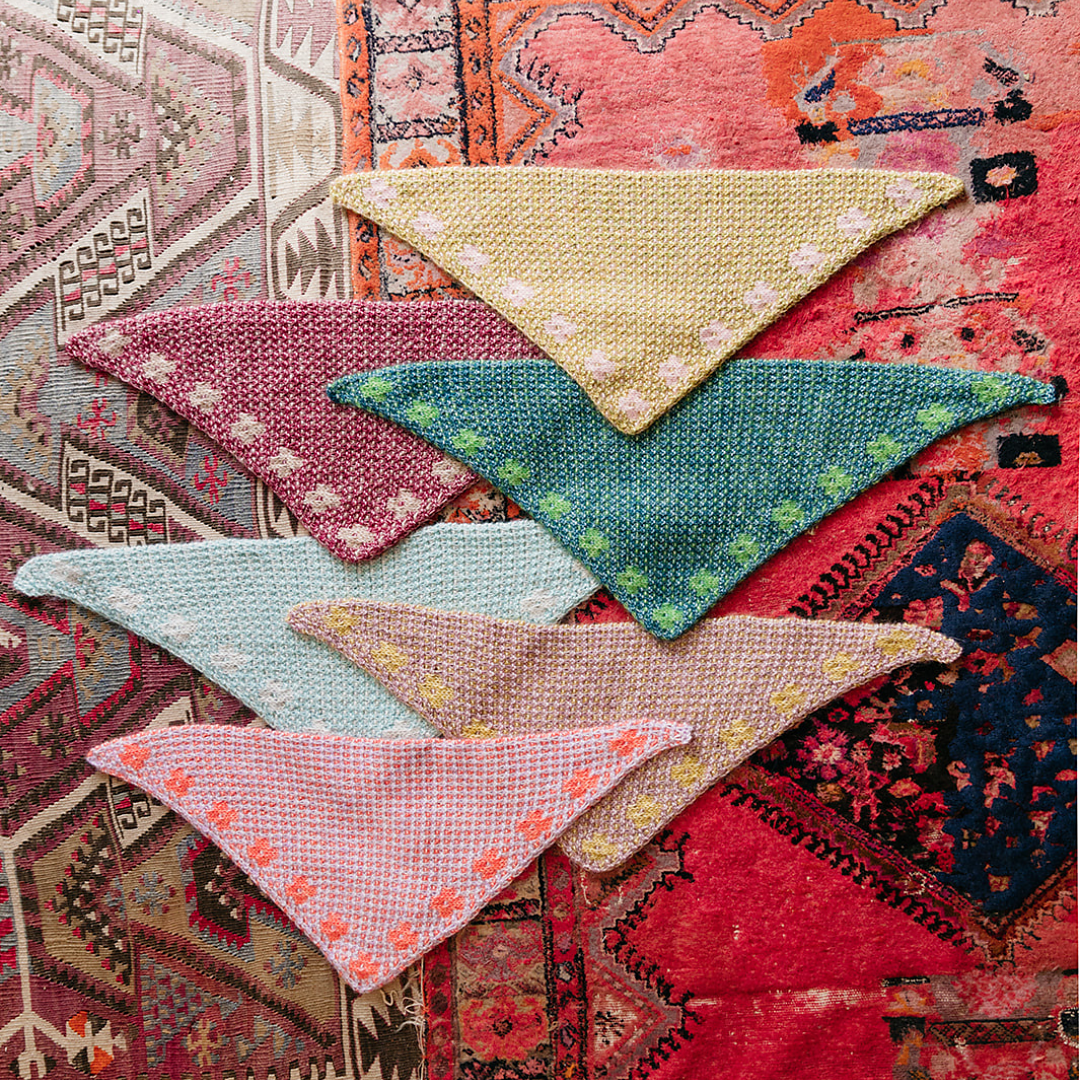 Pressed Flowers Kerchief par Amy Christoffers