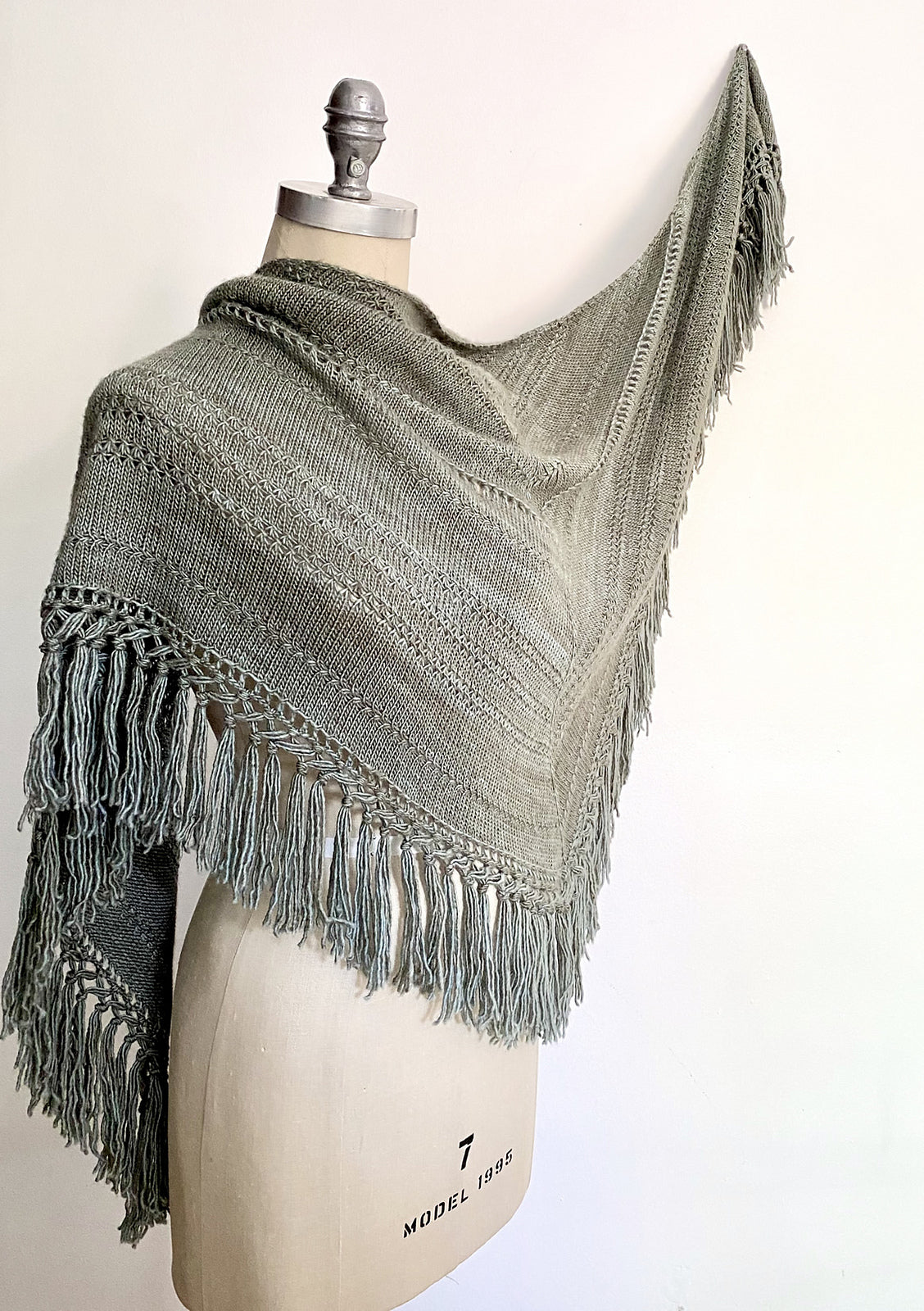 Monte Camino knitting pattern from the 10 Shawls eBook by Espace Tricot