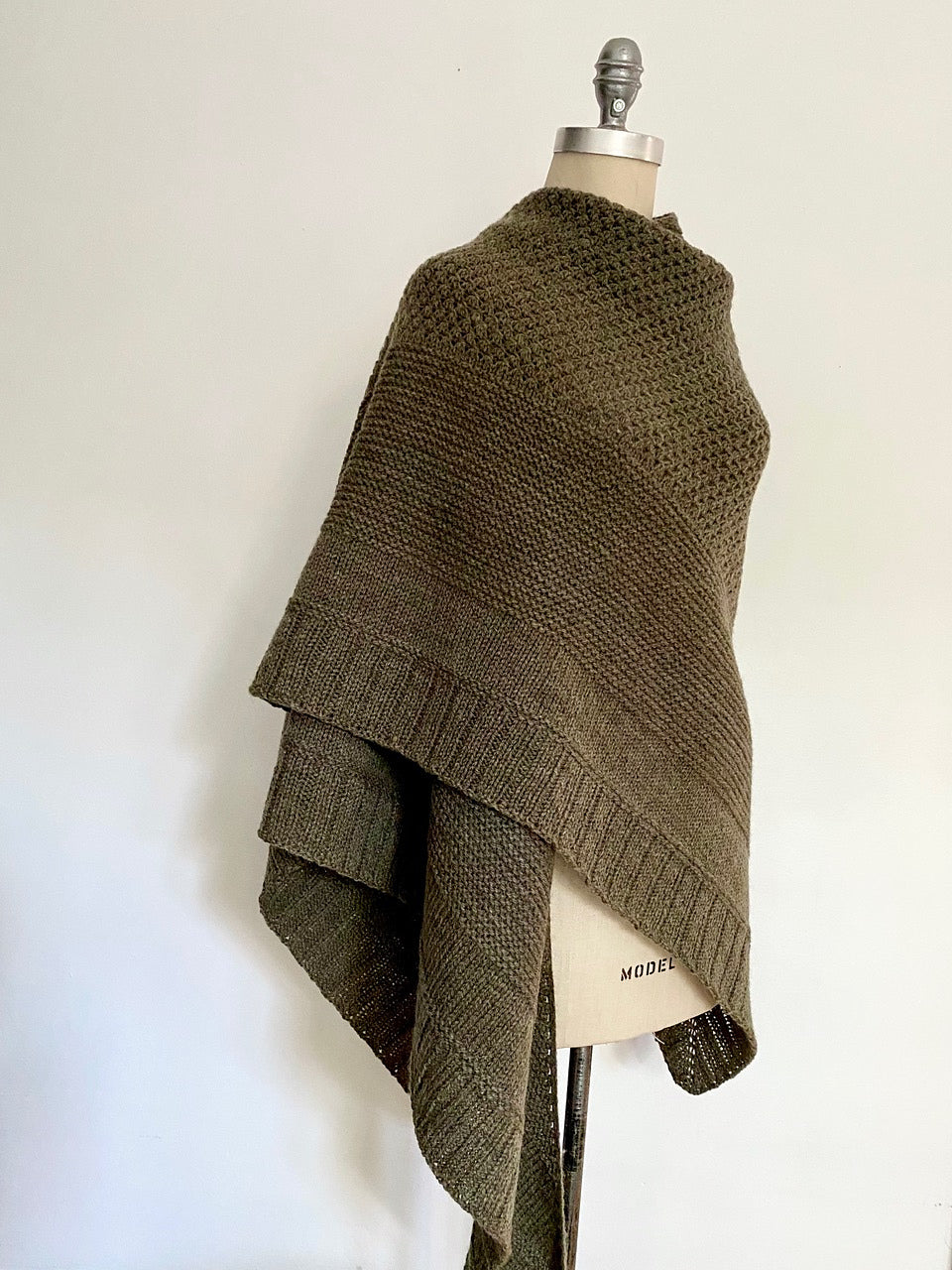 Campfire Cozy knitting pattern from the 10 Shawls eBook by Espace Tricot