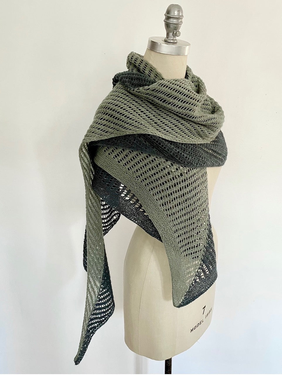 Saint Laurent knitting pattern from the 10 Shawls eBook by Espace Tricot