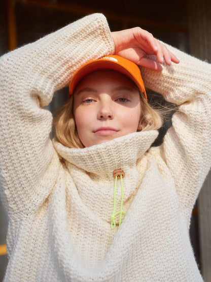 Molla Mills: Hook Out!