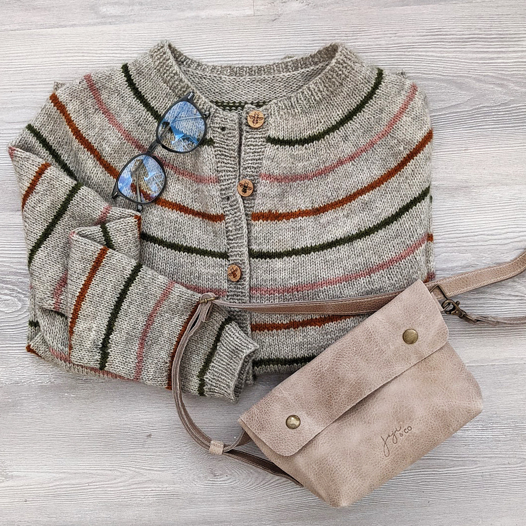 Livresque Cardigan knitting pattern by Espace Tricot, photo 3