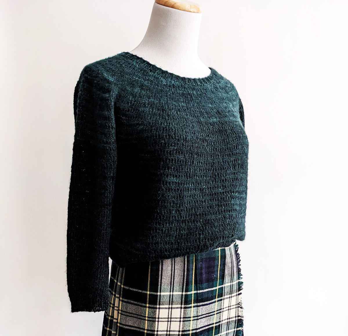Meet Me at Midnight knitting pattern from the 10 Circular Yokes eBook by Espace Tricot